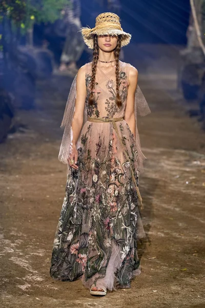 Look 75